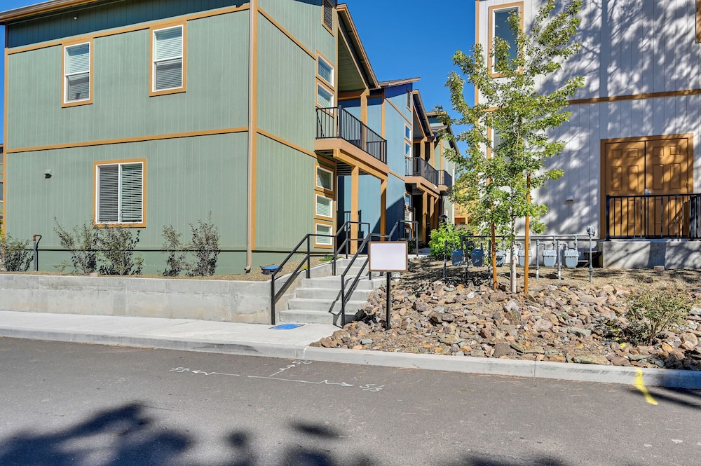 2 Mi to Dtwn Flagstaff: Home w/ Balcony! view 2