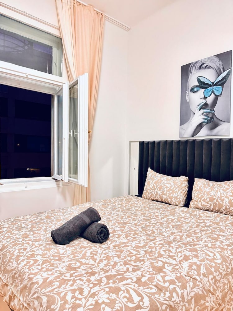 Stylish 4BR Apt Near Westbahnhof