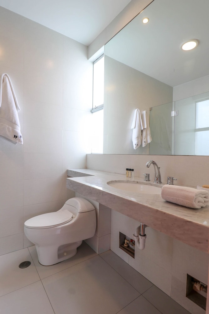 w Radiant 2BR w Modern Terrace in Miraflores
