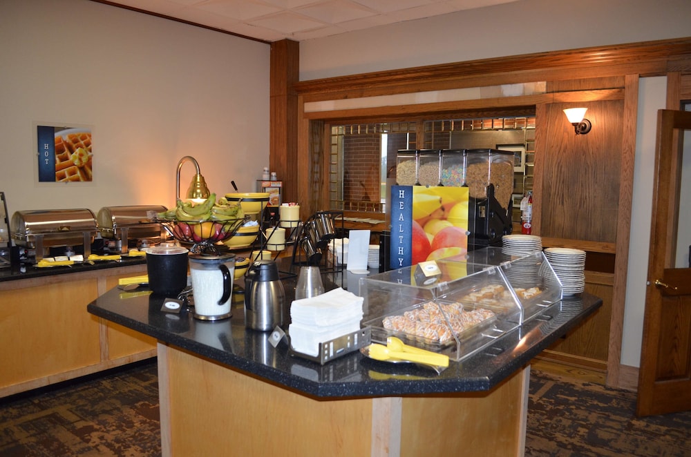 Crossroads Hotel and Event Center
