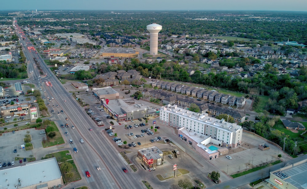 voco College Station Aggieland by IHG