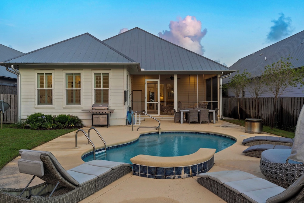Tipsy Mermaid by Avantstay Private Pool, Games & Walk to Santa Rosa Beach