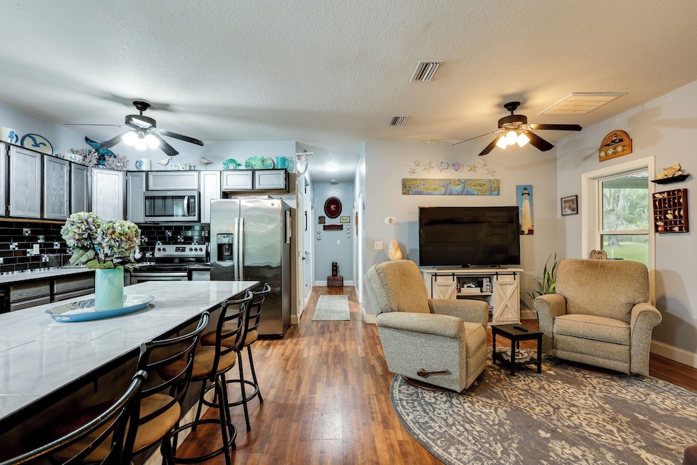 1/2 Mi to Sapelo River: Family Home w/ Large Yard