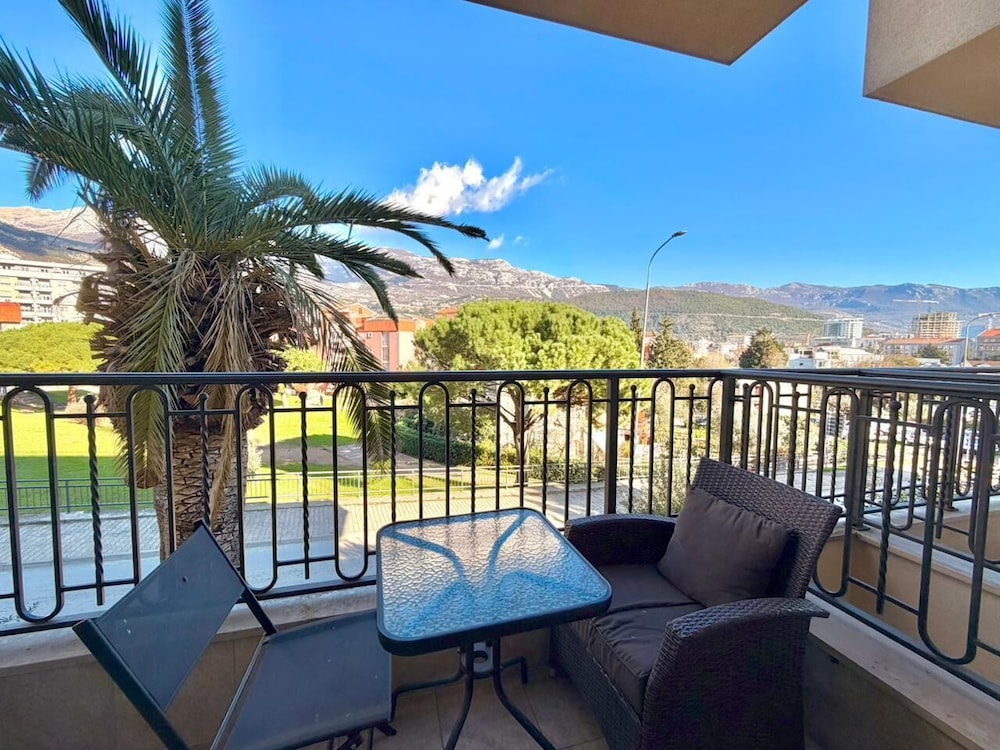 LV Central Apartment-Free Parking