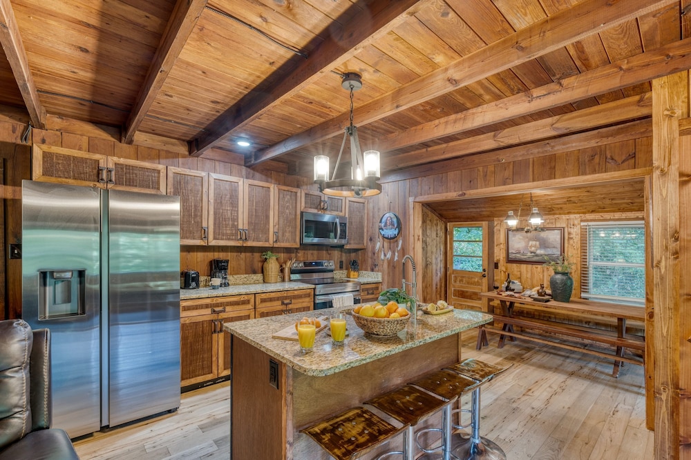 Riverwood Gatlinburg Pigeon Forge Cabin w River Views