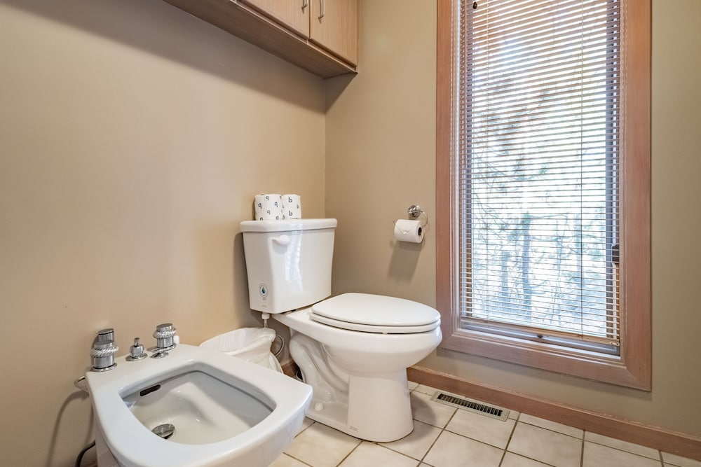 Heavenly Valley by Avantstay Home w Pool Sauna Hot Tub Game Room Tennis Crt Basketball Crt