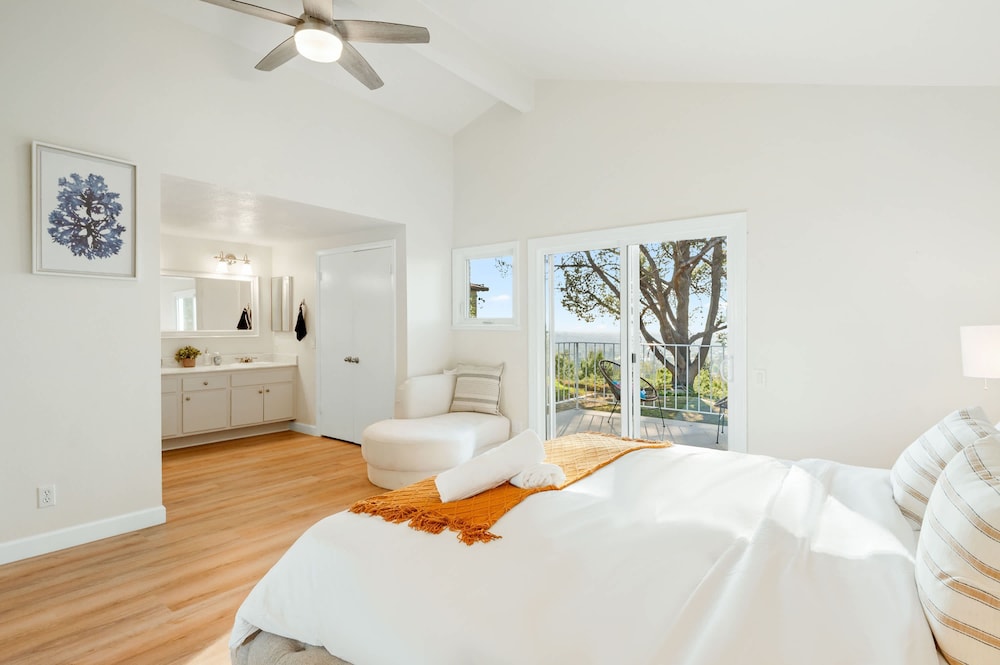 Spacious Retreat With Scenic Mountain Views