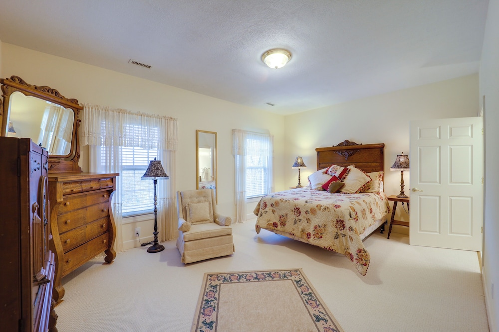 Immaculate Boone Villa w/ Entertainment Lounge! view 3