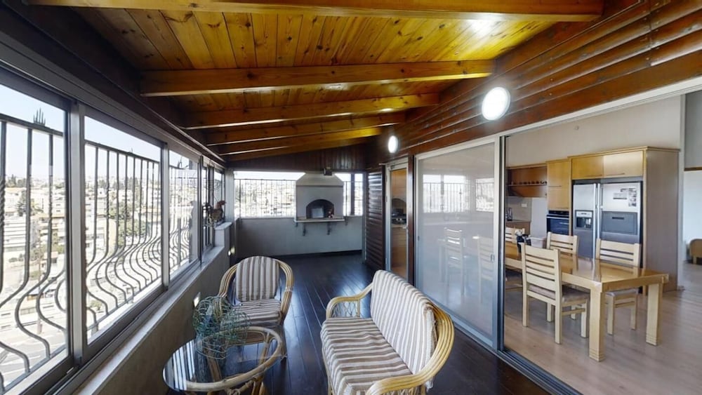 Cozy Wood Apartment With Great View to Nazareth