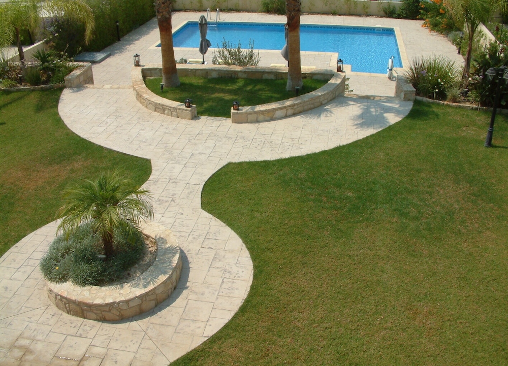 Three Bedroom Villa With Private Pool and Landscaped Garden Close to the Beach