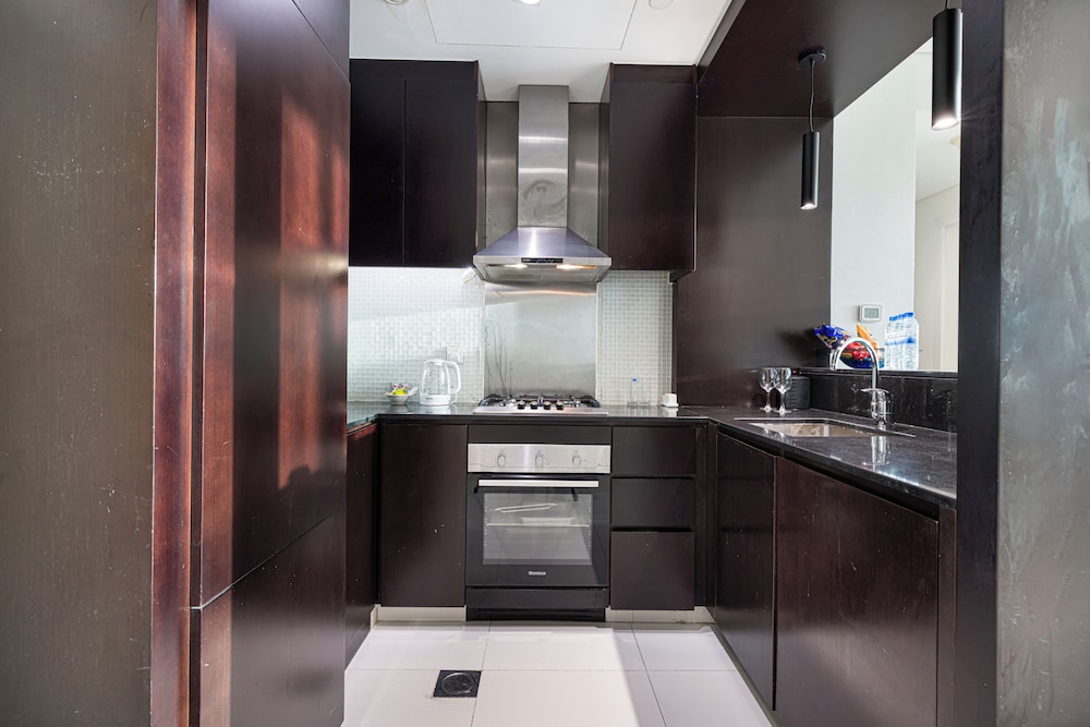 DAMAC Suites by Hostiva – Burj & Fountain