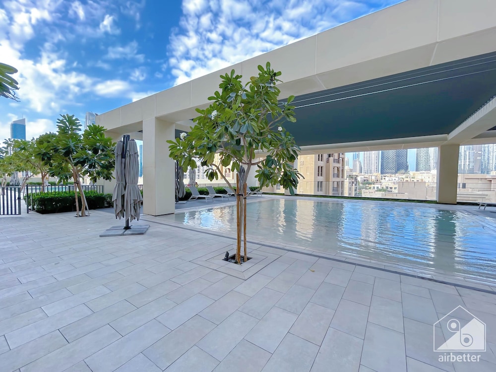 Luxurious Burj Royale One-bedroom & City Views