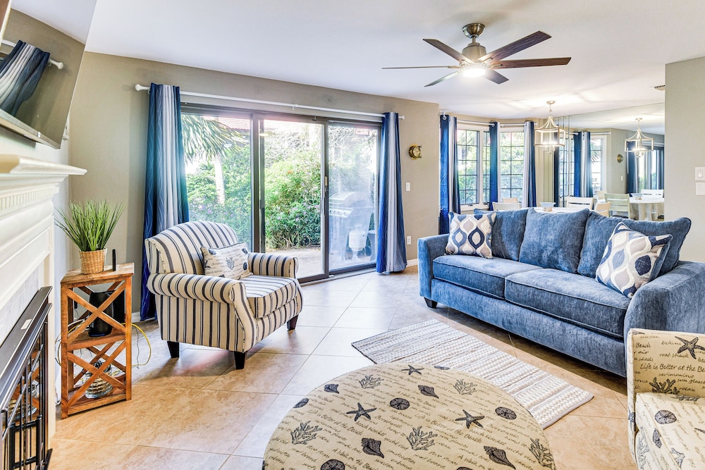 Steps to Ocean, Pool Access! Daytona Beach Gem