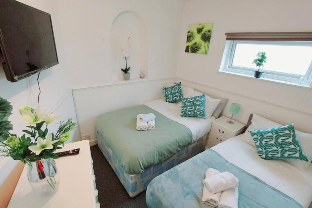 Gilling Villa Remarkable 4-bed House in Gillingham view 4
