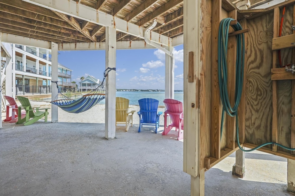 The Pelican 4 Bedroom Home by RedAwning