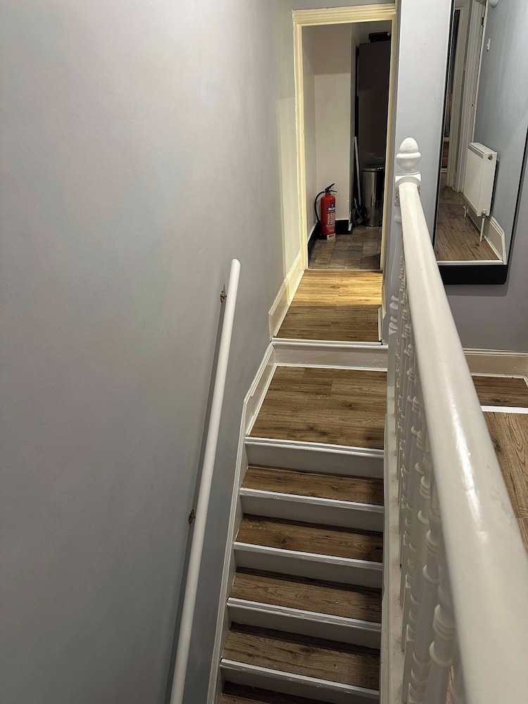 Bright Open-plan Apartment in Welling, South East London