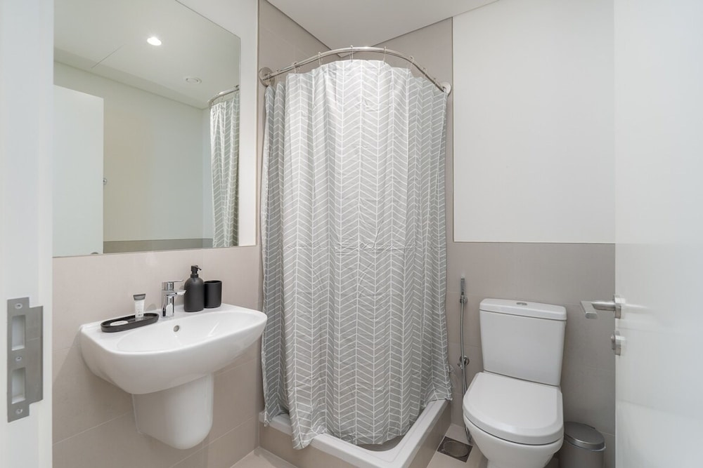 Elegant 4-bedroom Apartment Perfect for Families in Dubai Creek Harbour