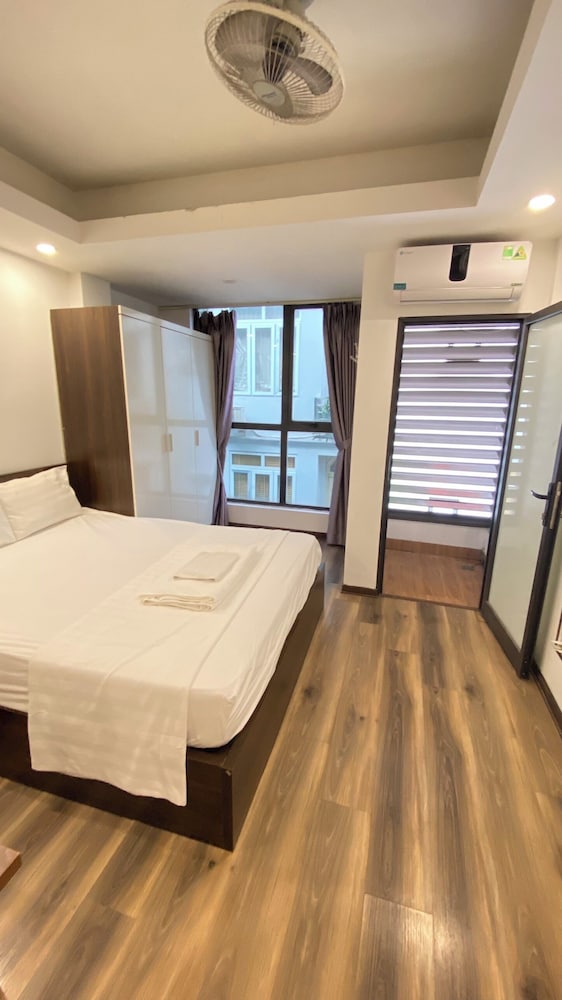 Era Apartment Ha Yen Quyet