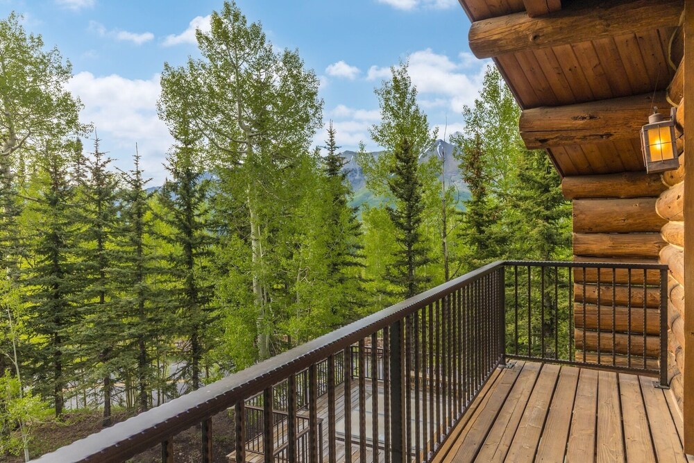 Wildwood Ridge 5 Bedroom Home