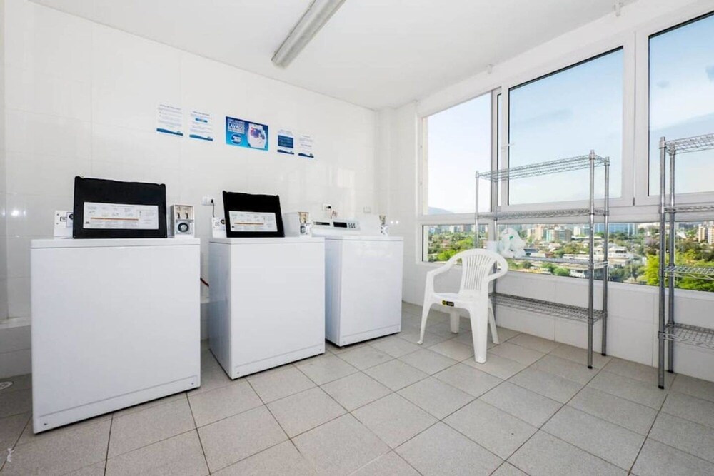 Stylish 1BR Apt w Top Location Metro Pool Gym