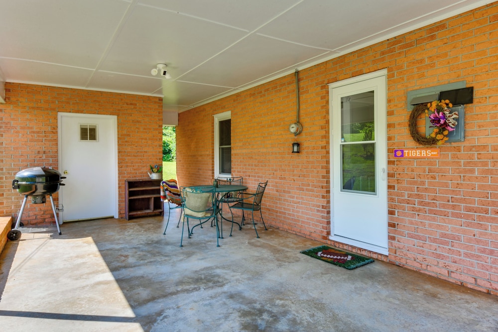 8 Mi to Clemson: Peaceful Family Home w/ Yard