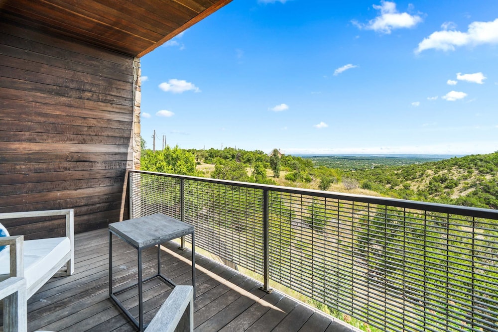 Luxury 4BR Hilltop Retreat With Scenic Views