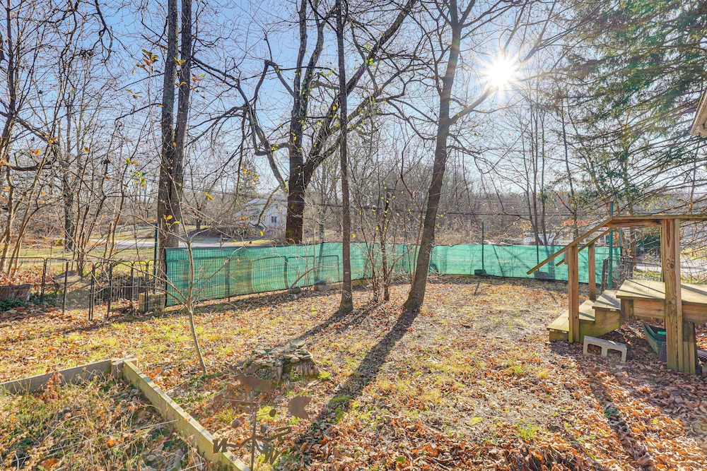 Near Historic Sites: Colorful Hyde Park Apartment!