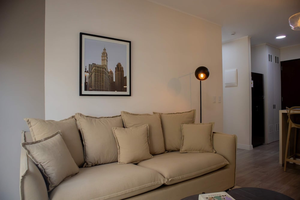 w Distinctive 1BR w Balcony in Barranco
