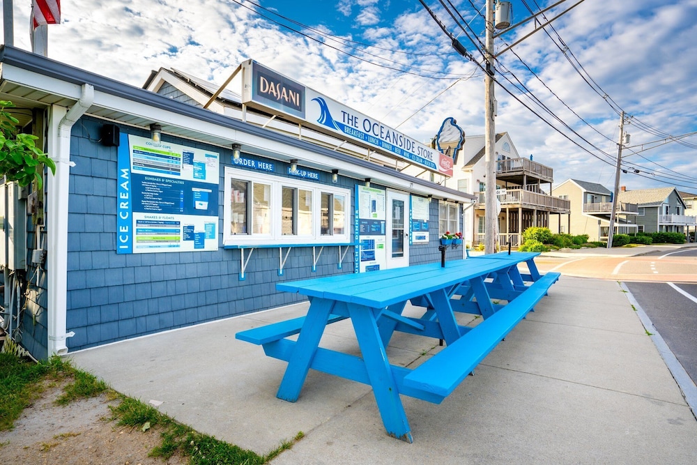 Just Beachy Charming Studio!