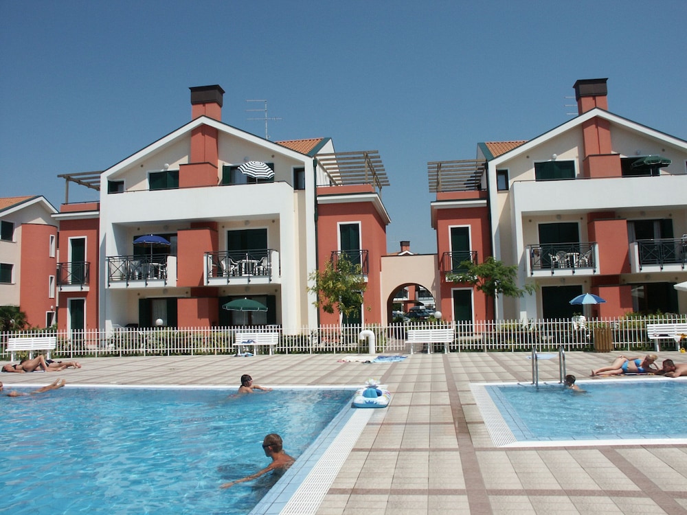 Apartment With Terrace and Pool