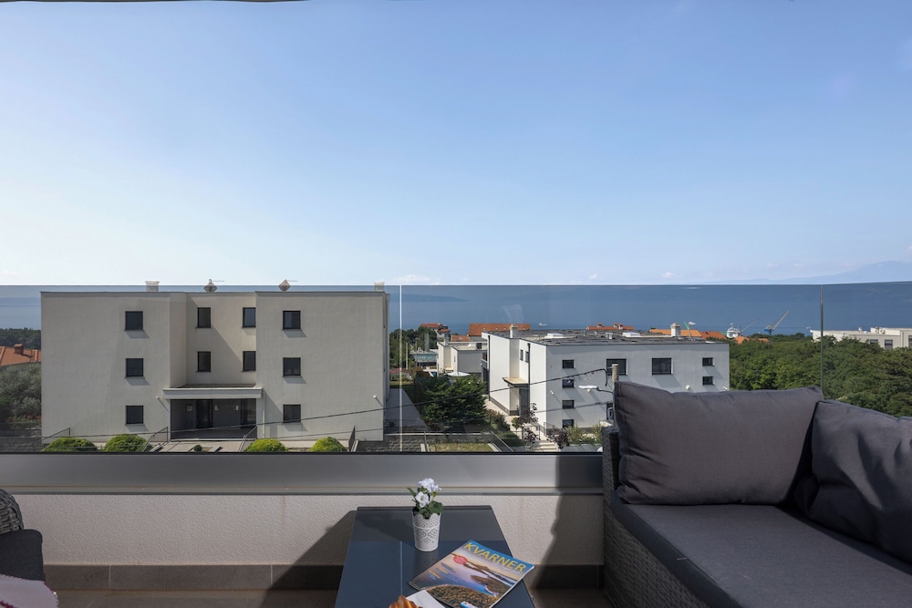 Seaview Apartment Kostrena Two