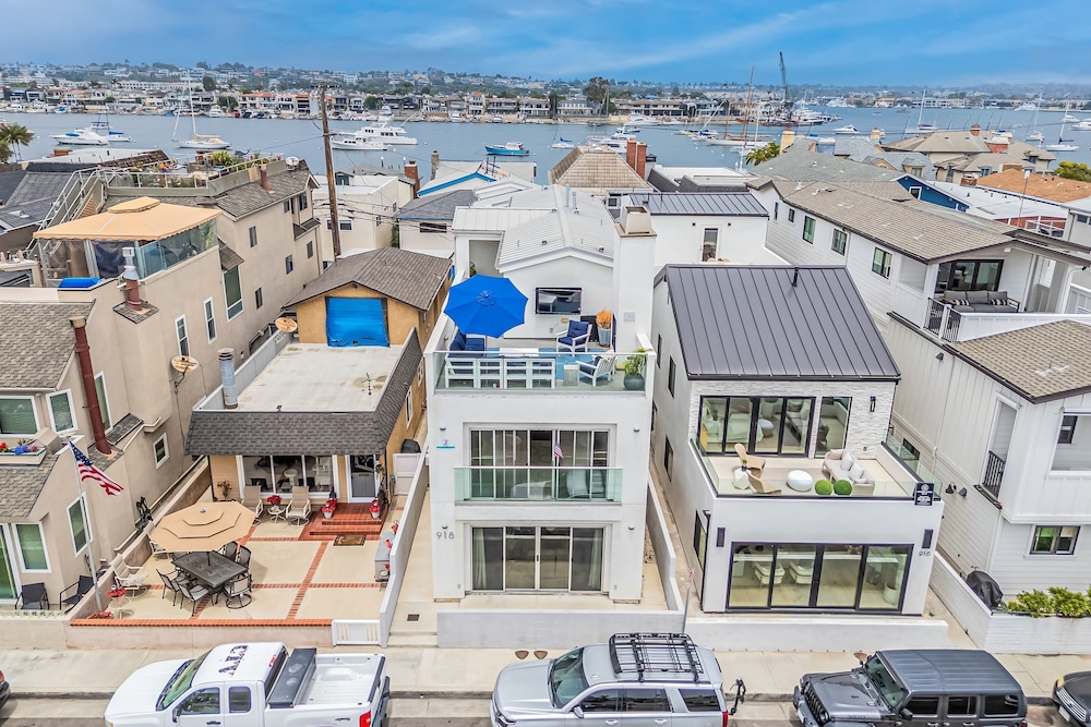 Seaside Style by Avantstay Rooftop Walk to Beach Chic Design
