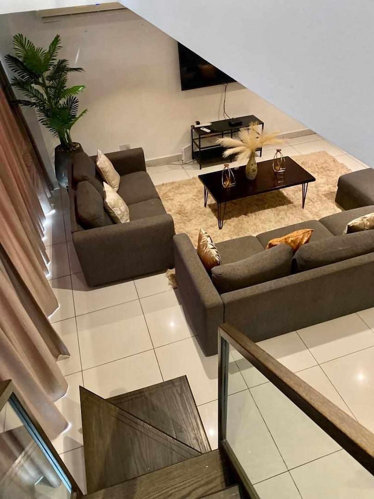 EBS legend one bedroom dupulex view 4