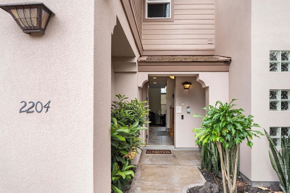 Colony S At Waikoloa Beach Resort #2204 2 Bedroom Condo by RedAwning