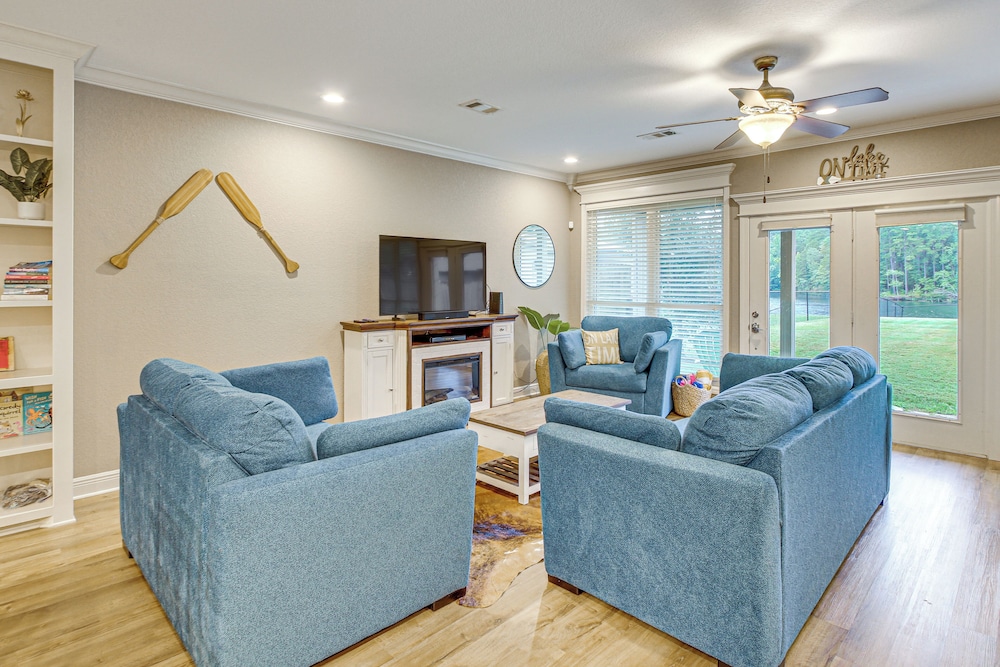 Tranquil Views: Riverfront Retreat in Hot Springs!