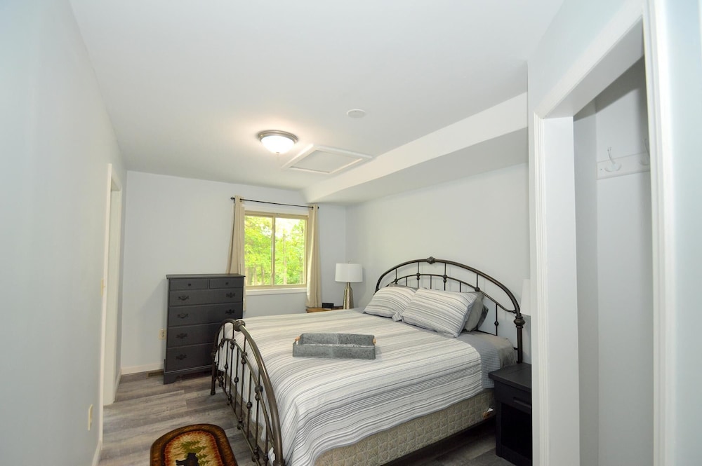 Black Bear Cabin - The Mountain Retreat!