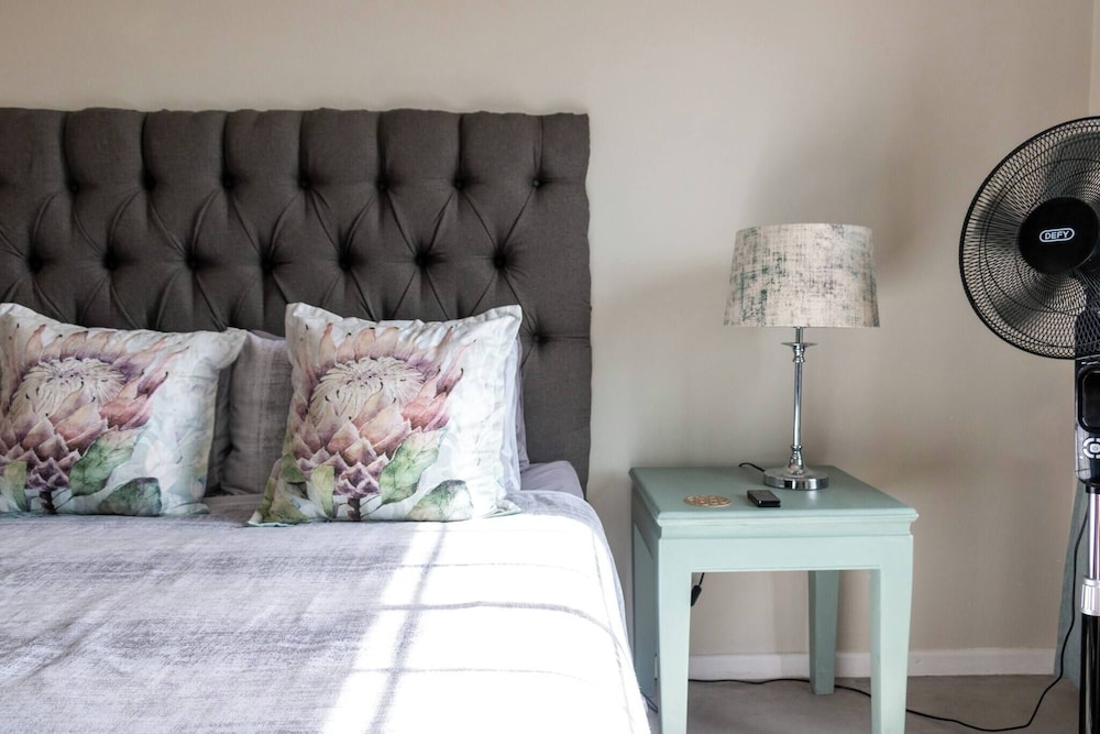 Serene Langebaan Getaway With Garden Views