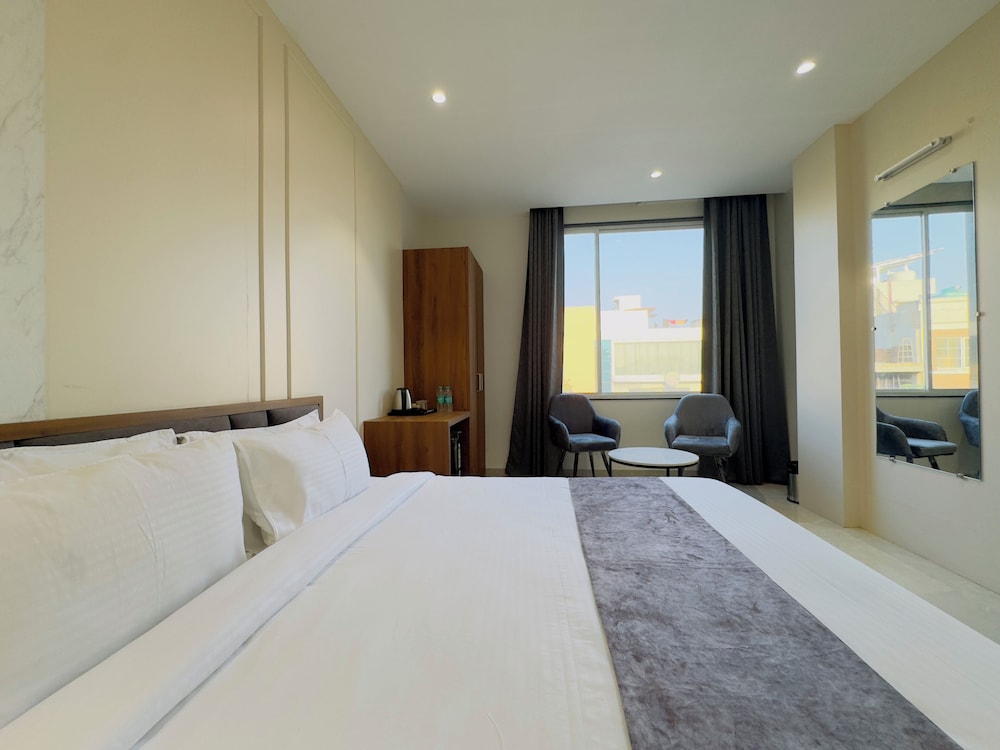 Travinities Hotel Avni Palace