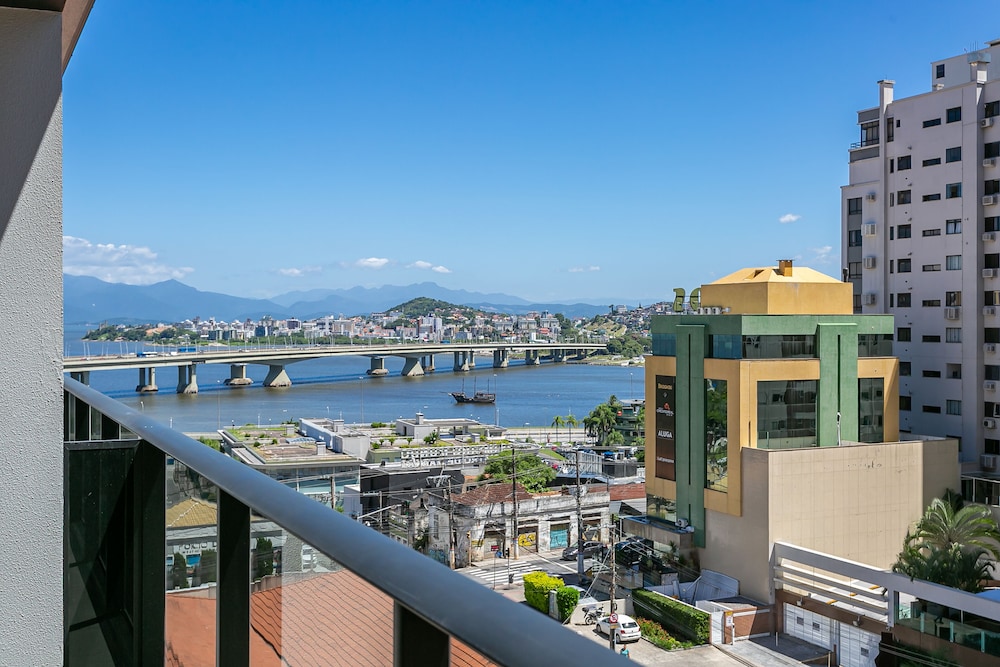 Studios Tower by Viva - Prédio com piscina e estacionamento no centro de Floripa