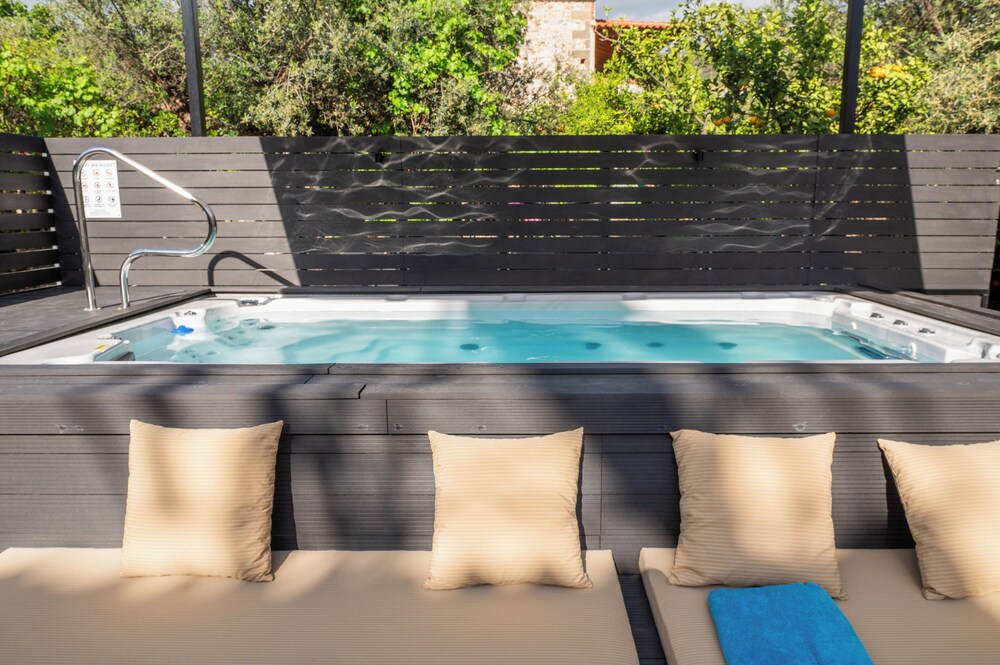 Cardamilia Suites