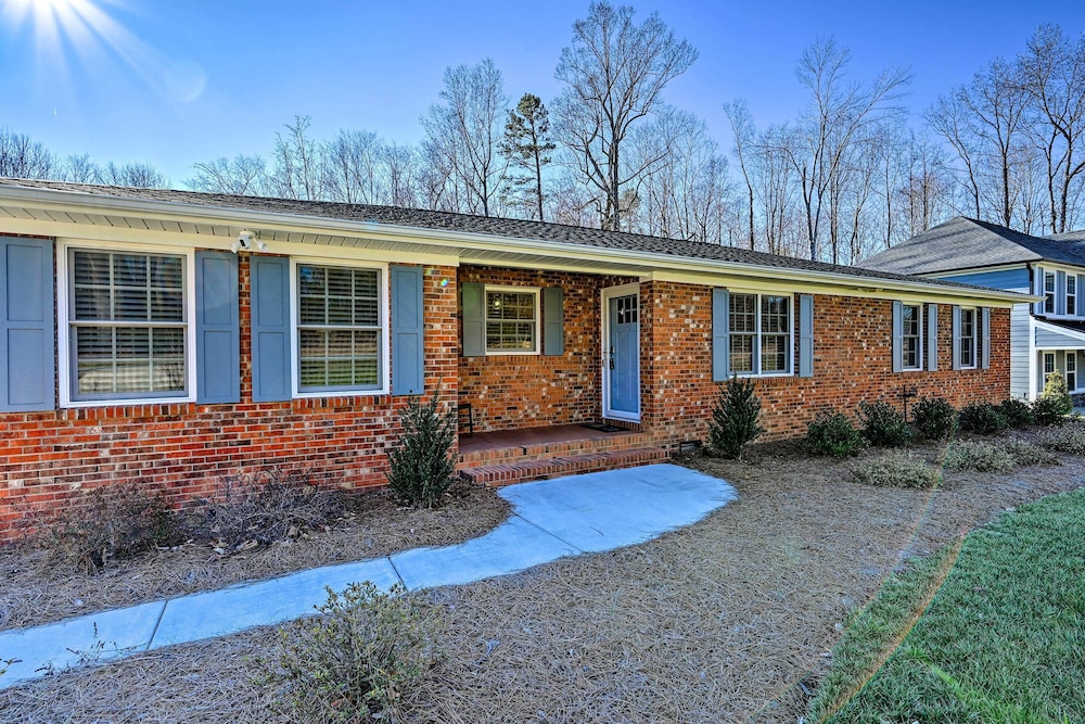 Ranch-style Home 7 Mi to Downtown Greensboro! view 4