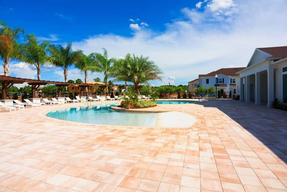 Cozy 4BR Retreat Near Orlando Attractions