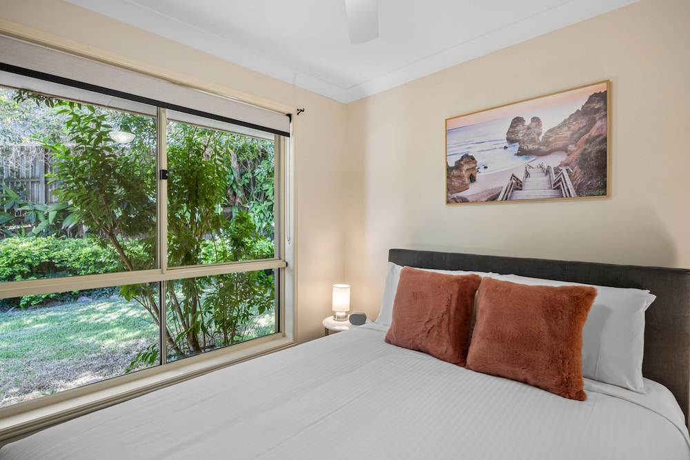 Spacious 4-bed Family Retreat With Pool