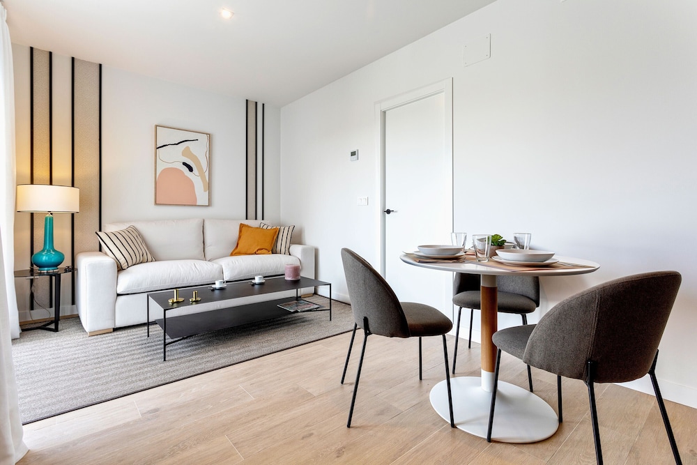 Cozy 1BD Apartment With Terrace Pool and Parking Arruzafa VI