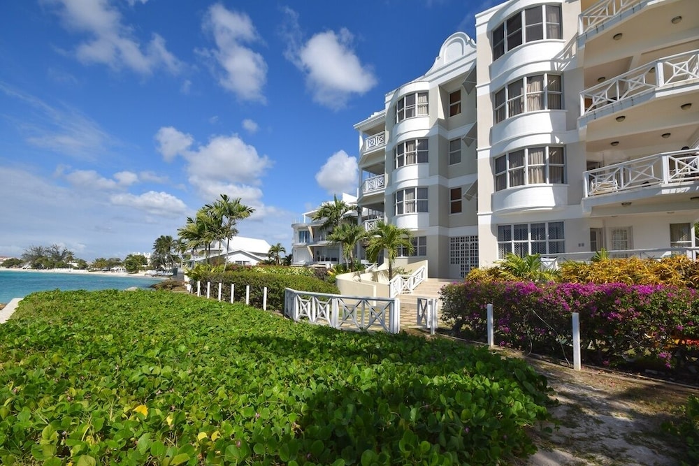 Beachfront Cosy And Romantic Condo - Nautilus 1 Bedroom Apts by Bluescape