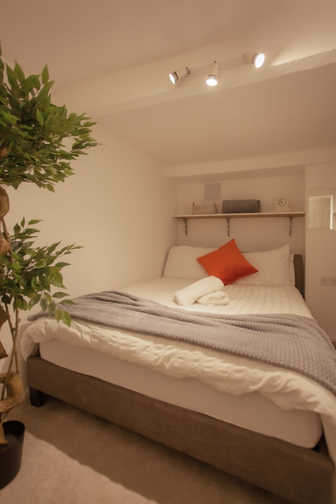 3 bed House Camberwell With Private Garden