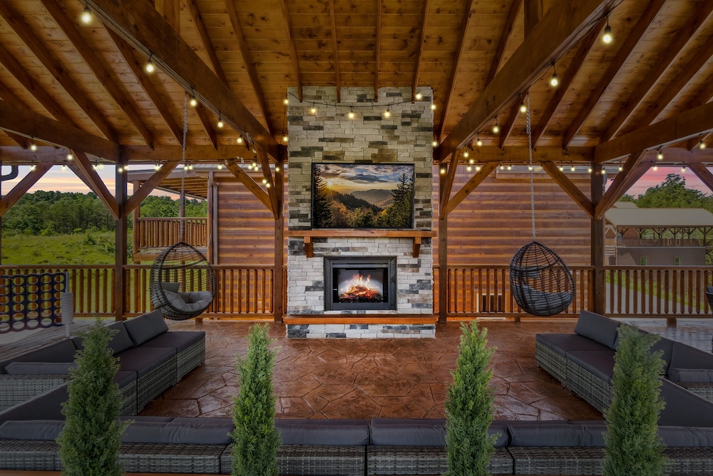 Splash Mountain Lodge 8 Bedroom Cabin