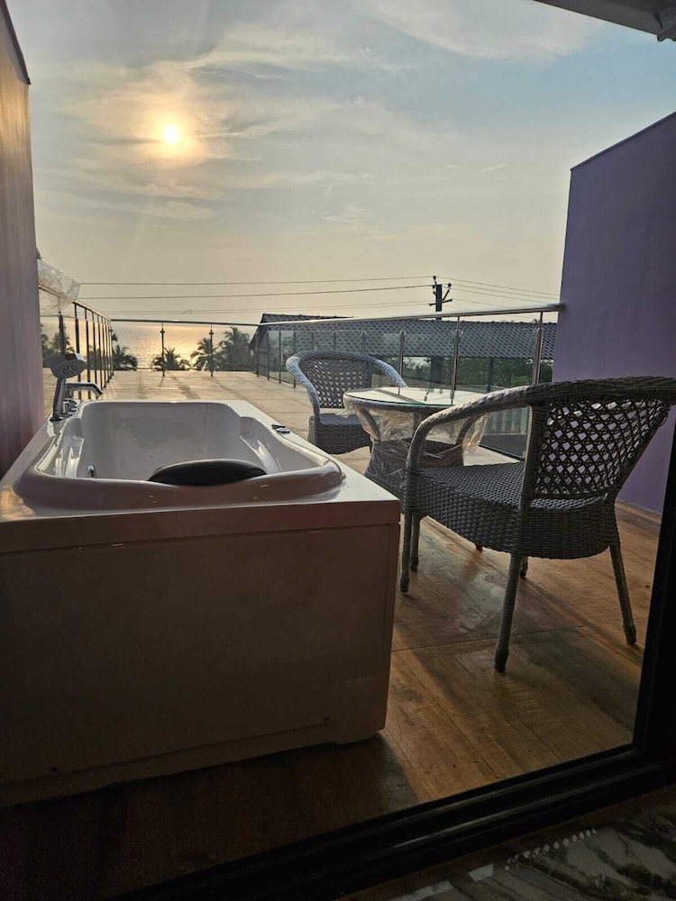 Coco 7 Beach Resort
