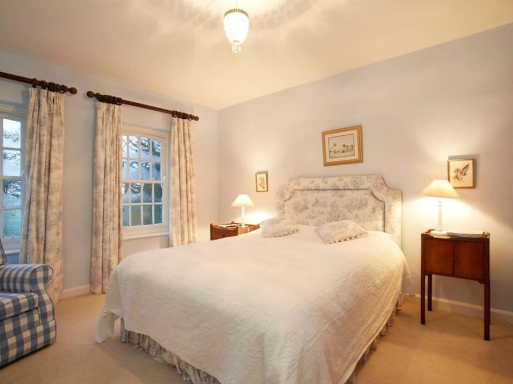 Stunning Hall Cottage Near York and Leeds
