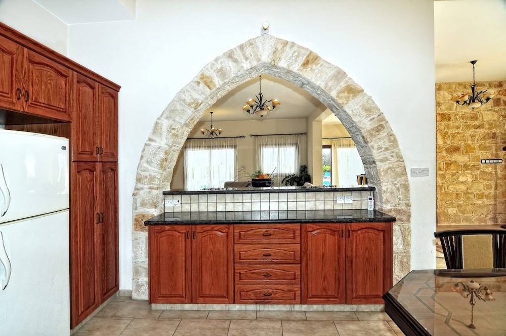 Impressive Large Villa Huge Heated Pool Garden